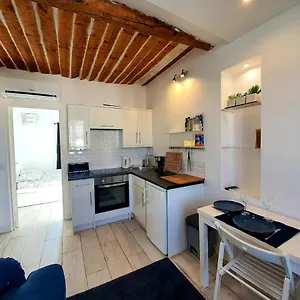 Freshly Tastefully Renovated In Heart Of Old , Antibes Francia